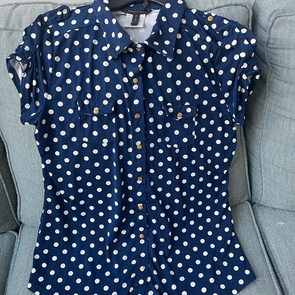 BCBG MaxAzria Polka Dot Snap Button Down Cap Sleeve Blue & White M - Picture 4 of 7